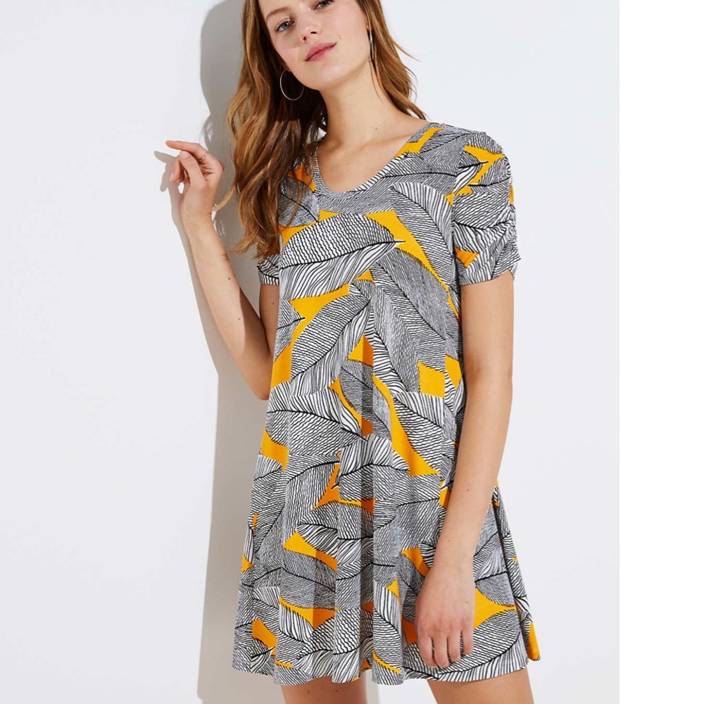 Women’s Yellow & Black Leaf Print V-Neck Dress